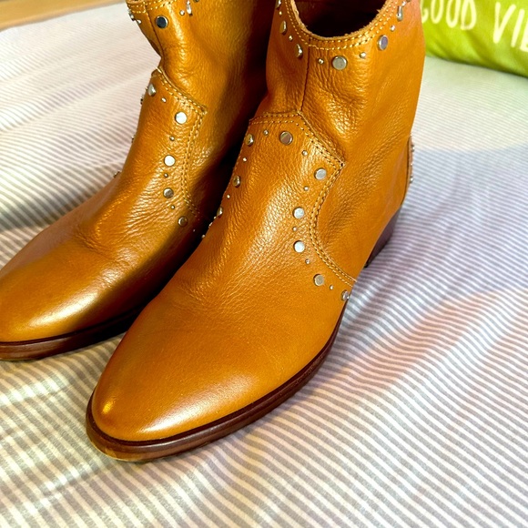 ⭐️DOLCE VITA Silver Studded Ankle Boots, Versatile, Sz. 9.5, Caramel Color 🌹 - Picture 16 of 16